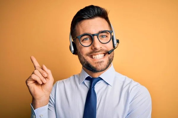 Young Business Operator Man Wearing Customer Service Headset Call Center — Stock Photo, Image