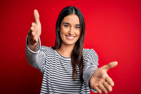 Young Beautiful Brunette Woman Wearing Casual Striped Shirt Red Background — Φωτογραφία Αρχείου