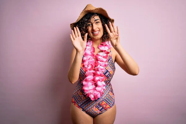 Young Beautiful Arab Woman Vacation Wearing Swimsuit Hawaiian Lei Flowers — Stock Photo, Image