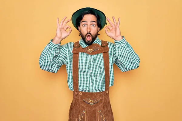 Jovem Homem Bonito Vestindo Tratidional Alemão Octoberfest Custome Para Alemanha — Fotografia de Stock