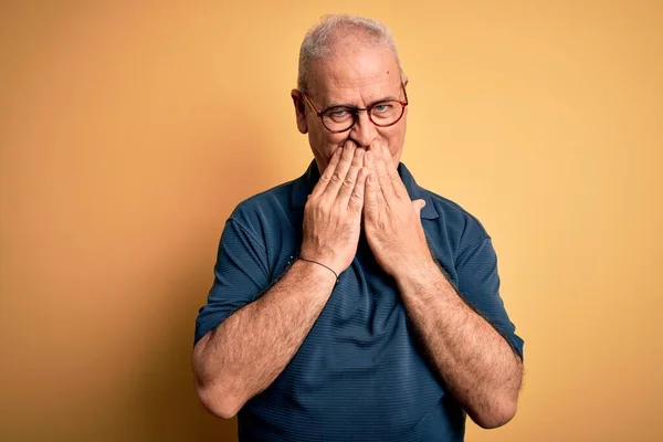 Hombre Guapo Hoary Mediana Edad Que Usa Polo Casual Gafas — Foto de Stock