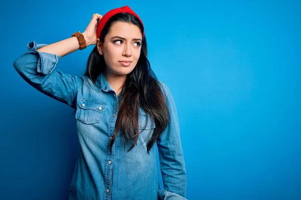 Jeune Femme Brune Portant Une Chemise Décontractée Denim Sur Fond — Photo