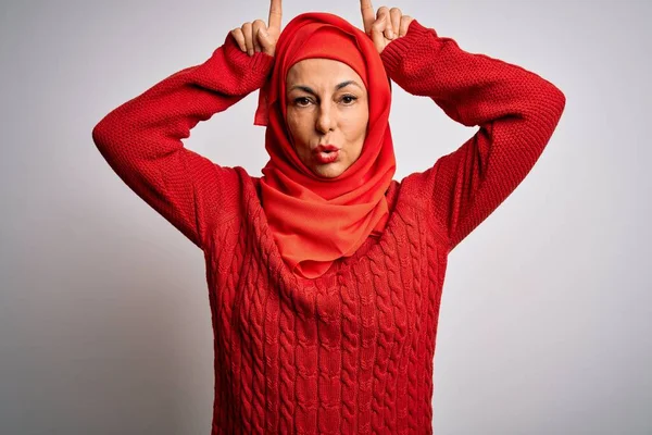 Mujer Morena Mediana Edad Que Usa Hiyab Tradicional Musulmán Sobre — Foto de Stock