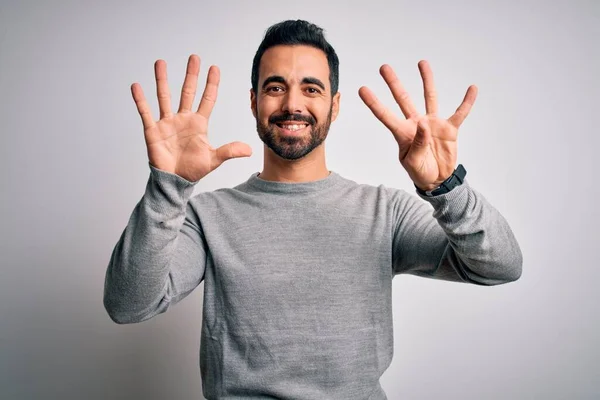 Jovem Homem Bonito Com Barba Vestindo Camisola Casual Sobre Fundo — Fotografia de Stock