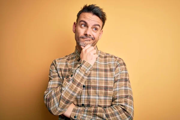 Young Handsome Man Wearing Casual Shirt Standing Isolated Yellow Background — Stock Photo, Image