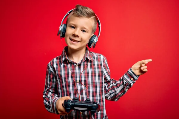 Young Little Caucasian Gamer Kid Playing Video Games Using Gamepad — Stock Photo, Image