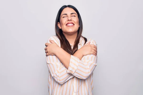 Jonge Mooie Brunette Vrouw Draagt Casual Gestreepte Shirt Staan Witte — Stockfoto