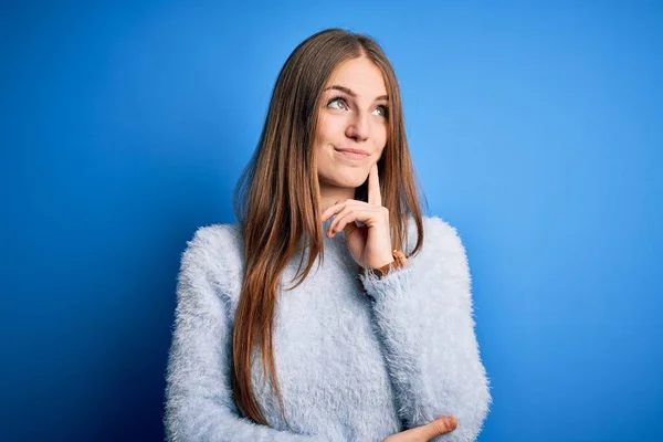 Young Beautiful Redhead Woman Wearing Casual Sweater Isolated Blue Background — Stock Photo, Image