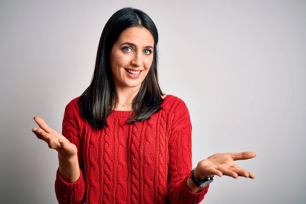 Jonge Brunette Vrouw Met Blauwe Ogen Dragen Casual Trui Geïsoleerde — Stockfoto