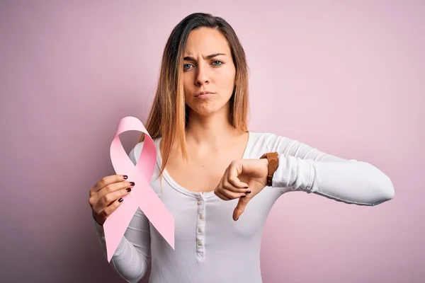 Young Beautiful Blonde Woman Blue Eyes Holding Pink Cancer Ribbon — Stock Photo, Image