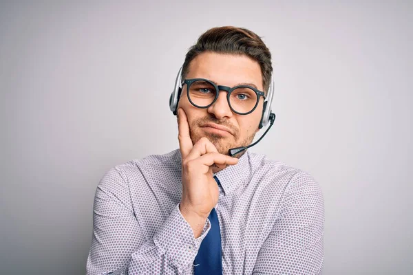 Jonge Call Center Operator Zakenman Met Blauwe Ogen Dragen Bril — Stockfoto