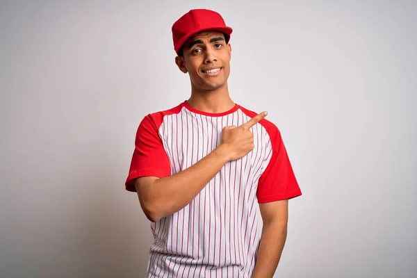 Giovane Sportivo Afro Americano Bello Indossa Maglietta Baseball Righe Cappello — Foto Stock