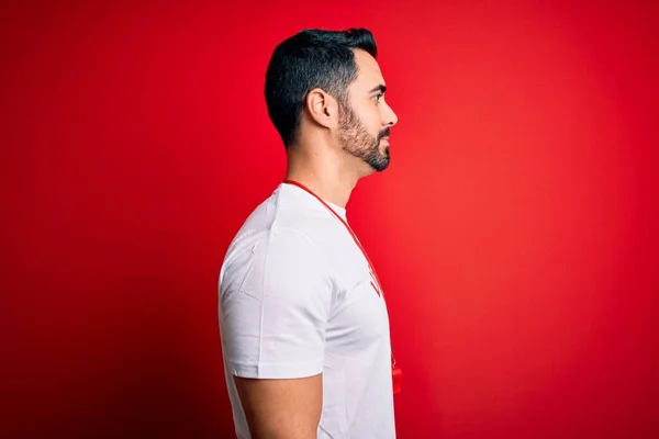 Jovem Bonito Salva Vidas Homem Com Barba Vestindo Assobio Sobre — Fotografia de Stock