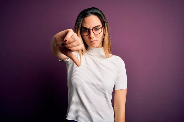 Young Beautiful Blonde Woman Blue Eyes Wearing Casual Shirt Purple — Stock Photo, Image