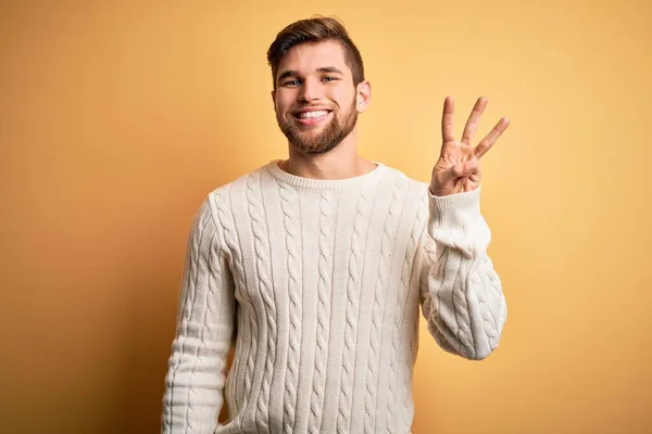 Young Blond Man Beard Blue Eyes Wearing White Sweater Yellow — Stock Photo, Image