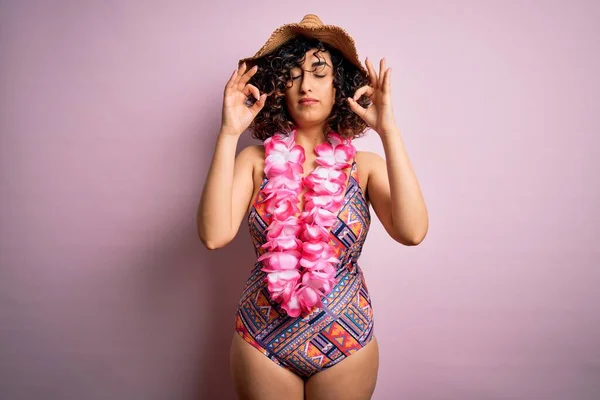Young Beautiful Arab Woman Vacation Wearing Swimsuit Hawaiian Lei Flowers — Stock Photo, Image