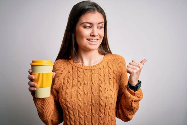 Junge Schöne Frau Mit Blauen Augen Trinkt Tasse Kaffee Zum — Stockfoto