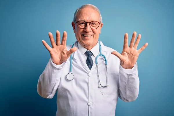 Senior Grey Haired Doctor Man Wearing Stethoscope Medical Coat Blue — Stock Photo, Image