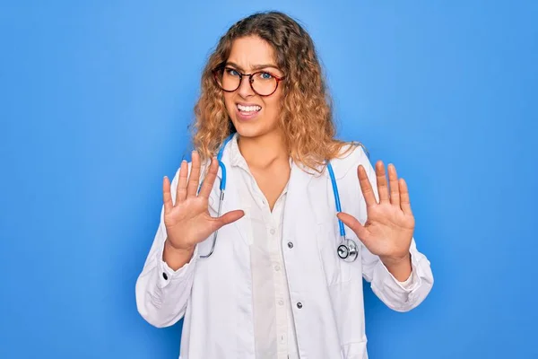 Young Beautiful Blonde Doctor Woman Blue Eyes Wearing Coat Stethoscope — Stock Photo, Image