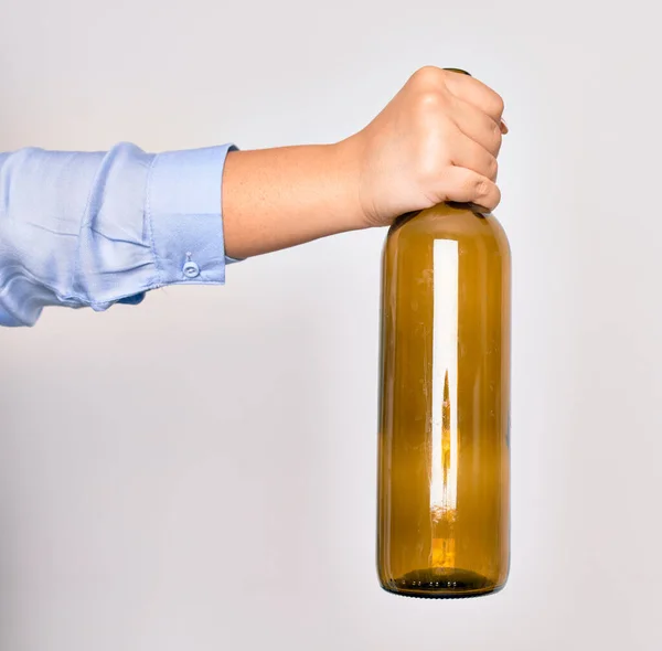 Mano Giovane Donna Caucasica Possesso Botlle Vetro Vuoto Vino Sfondo — Foto Stock