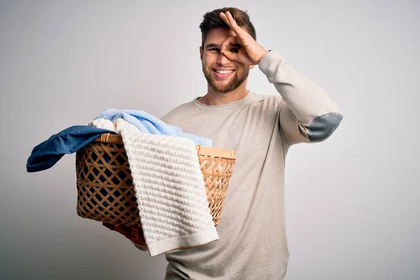 Junger Blonder Mann Mit Bart Und Blauen Augen Bei Der — Stockfoto