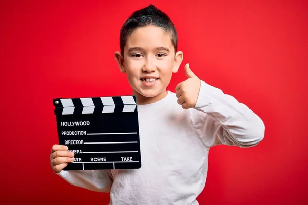 Junge Junge Kind Filmt Video Hält Kinoregisseur Klapptafel Über Isolierten — Stockfoto