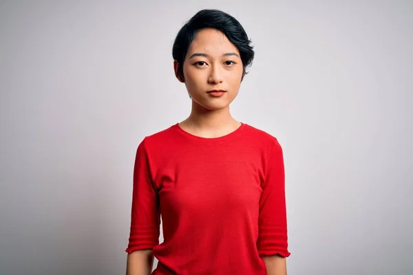 Jong Mooi Aziatisch Meisje Dragen Casual Rood Shirt Staan Geïsoleerde — Stockfoto