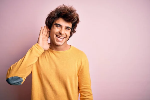 Young Handsome Man Wearing Yellow Casual Shirt Standing Isolated Pink — Stock Photo, Image