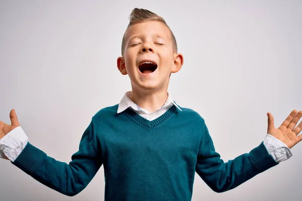 Jonge Kleine Blanke Jongen Met Blauwe Ogen Staande Elegante Kleren — Stockfoto