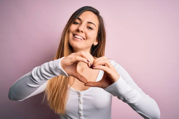 Giovane Bella Donna Bionda Con Gli Occhi Azzurri Che Indossa — Foto Stock