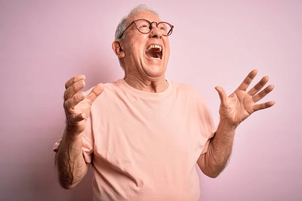 Homem Idoso Cabelos Grisalhos Usando Óculos Sobre Fundo Isolado Rosa — Fotografia de Stock