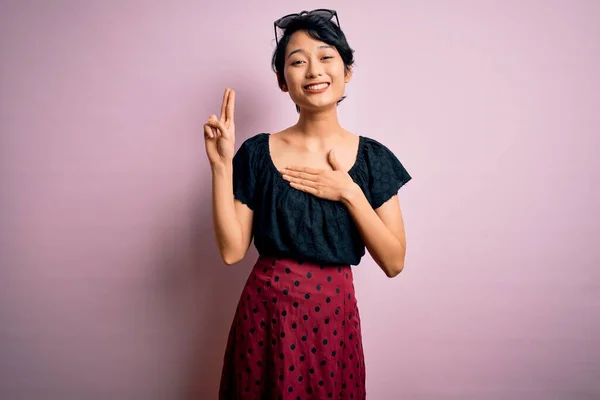 Jong Mooi Aziatisch Meisje Dragen Casual Jurk Staan Geïsoleerde Roze — Stockfoto