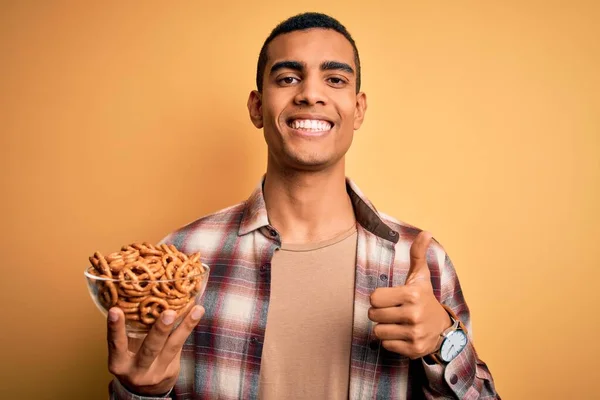 Young Handsome African American Man Holding Bowl German Baked Pretzels — Stock Photo, Image