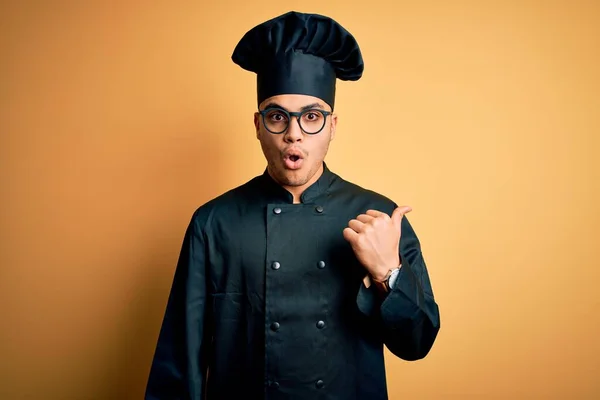 Young Brazilian Chef Man Wearing Cooker Uniform Hat Isolated Yellow — Stock Photo, Image