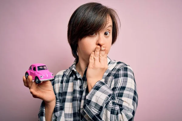 Young Syndrome Woman Holding Small Car Driving License Insurance Pink — Stock Photo, Image