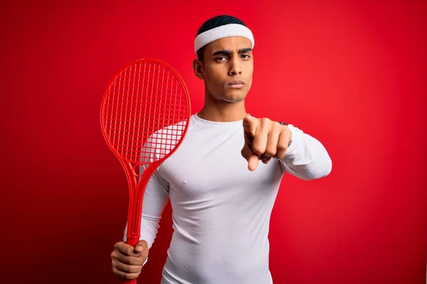 Ung Vacker Afrikansk Amerikansk Idrottsman Spelar Tennis Med Hjälp Racket — Stockfoto