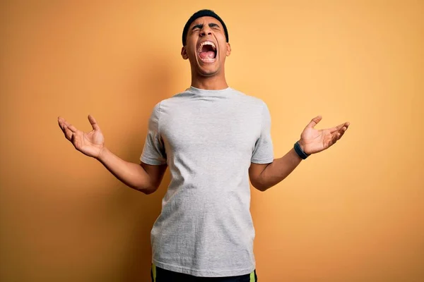 Guapo Deportista Afroamericano Haciendo Deporte Usando Ropa Deportiva Sobre Fondo — Foto de Stock