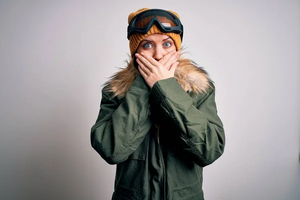 Mulher Esquiador Bonito Jovem Com Olhos Azuis Vestindo Roupas Esportivas — Fotografia de Stock