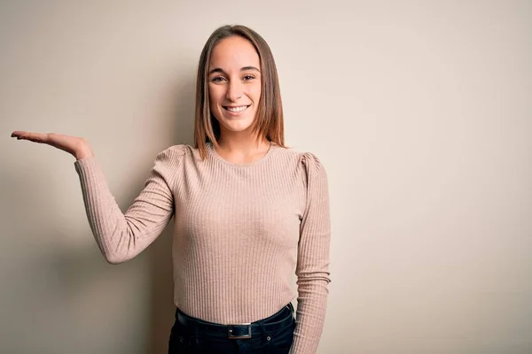 Junge Schöne Frau Lässigem Pullover Der Über Isoliertem Weißem Hintergrund — Stockfoto