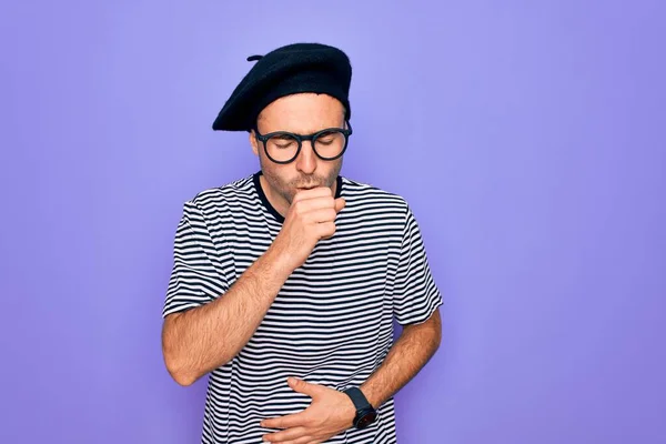 Hombre Guapo Con Ojos Azules Con Camiseta Rayas Boina Francesa —  Fotos de Stock