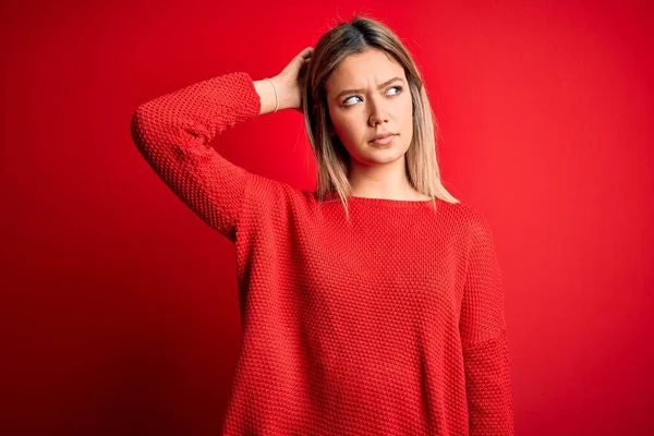 Jovem Bela Mulher Loira Vestindo Camisola Casual Sobre Fundo Isolado — Fotografia de Stock