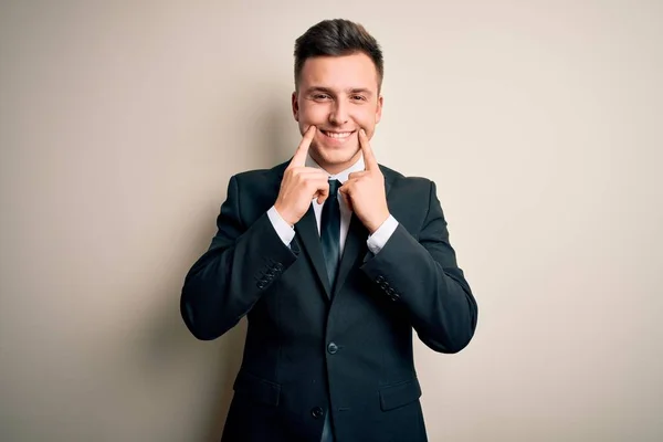 Zarif Takım Elbiseli Kravatlı Genç Yakışıklı Bir Adamı Izole Edilmiş — Stok fotoğraf