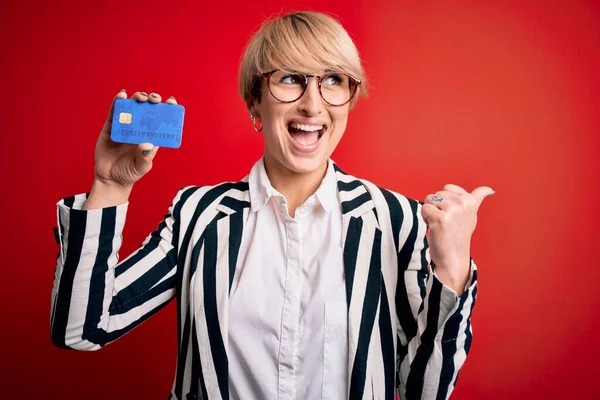 Young Blonde Business Woman Short Hair Wearing Glasses Holding Credit — Stock Photo, Image