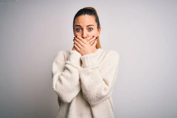 Giovane Bella Donna Bionda Con Gli Occhi Blu Che Indossa — Foto Stock