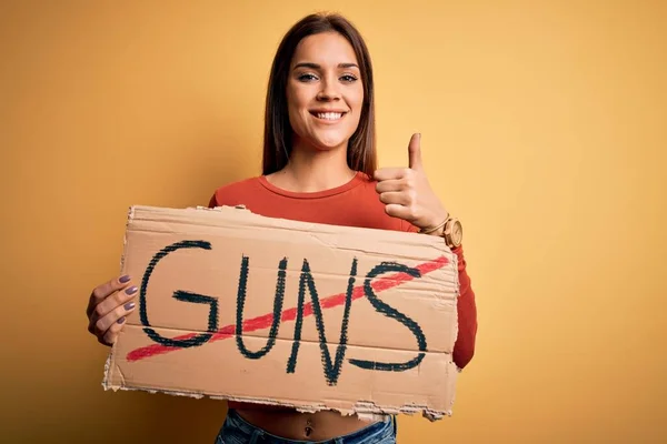 Young Beautiful Activist Woman Asking Peace Holding Banner Stop Guns — Stock Photo, Image