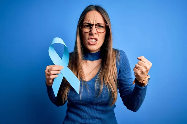 Young Blonde Woman Blue Eyes Holding Colon Cancer Awareness Blue — Stock Photo, Image