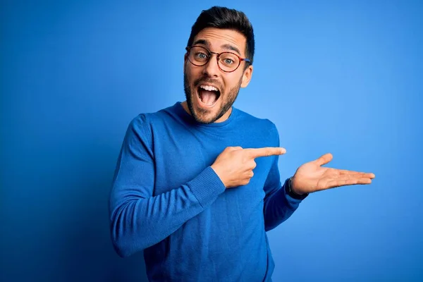 Homem Bonito Jovem Com Barba Vestindo Camisola Casual Óculos Sobre — Fotografia de Stock