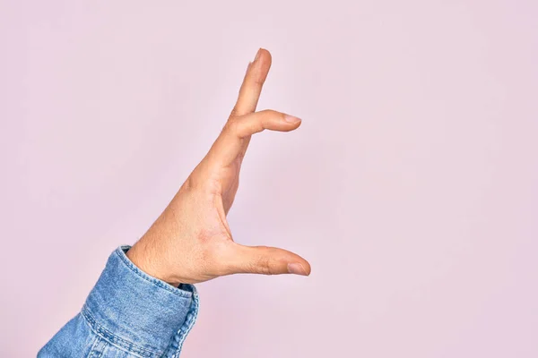 Hand Caucasian Young Man Showing Fingers Isolated Pink Background Picking — Stock Photo, Image