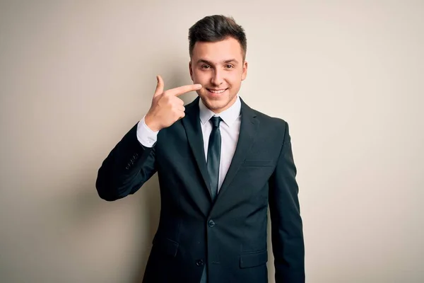 Junger Gutaussehender Geschäftsmann Elegantem Anzug Und Krawatte Über Isoliertem Hintergrund — Stockfoto