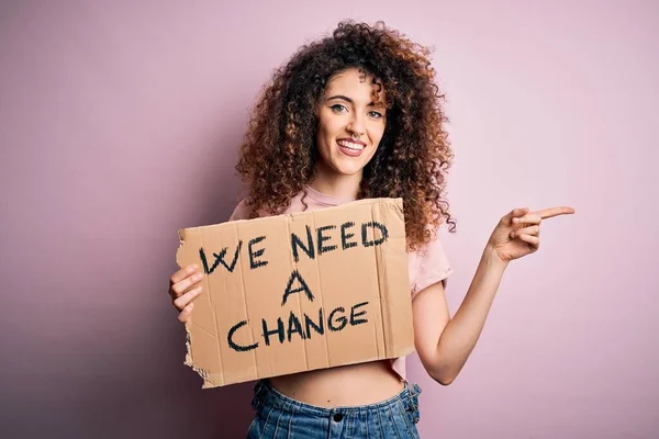 Young Beautiful Activist Woman Curly Hair Piercing Protesting Asking Change — Stock Photo, Image